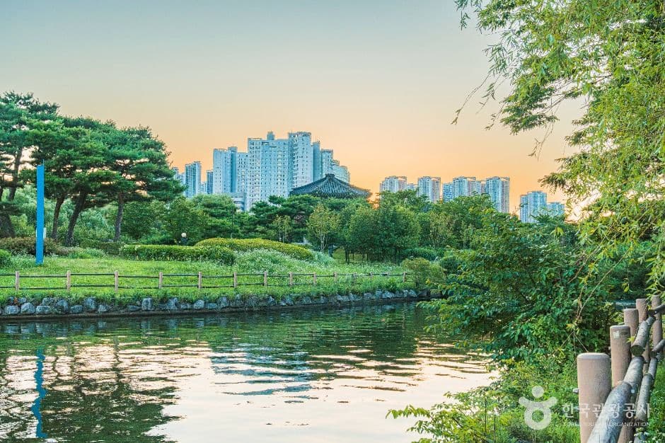 부모님과 천천히 걷기 좋은 호수와 산책길